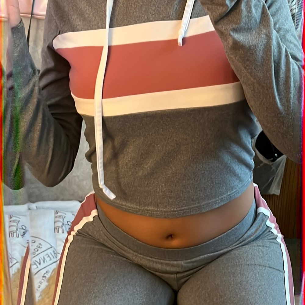 One set Leggings and crop top